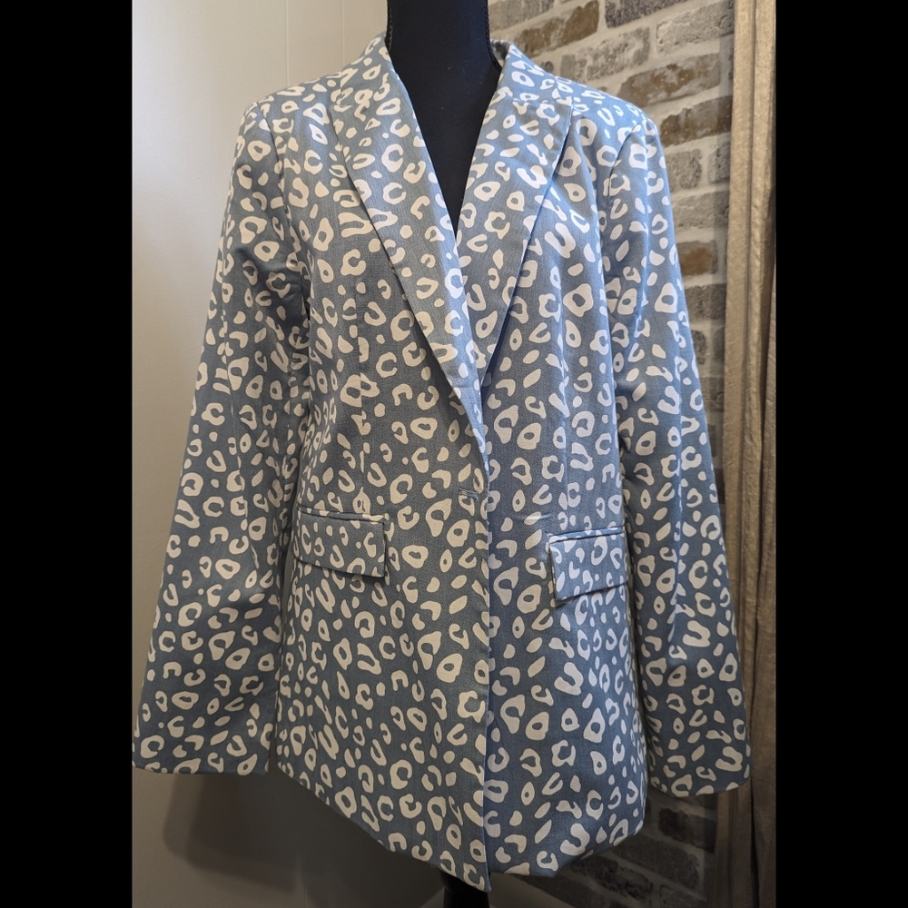 NWT Entro Top of the Class Leopard Blazer